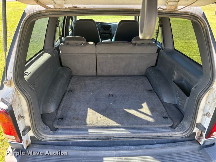 image for item EU6217 2001 Mercury Mountaineer SUV