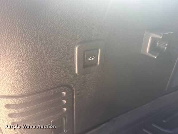 image for item EU6221 2017 Ford Expedition EL SUV