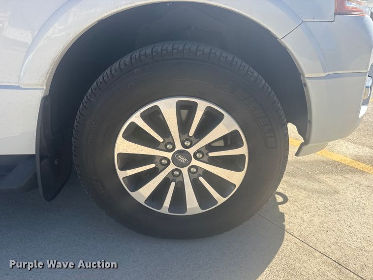 image for item EU6221 2017 Ford Expedition EL SUV