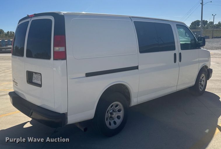 image for item EU6222 2014 Chevrolet Express 1500 van