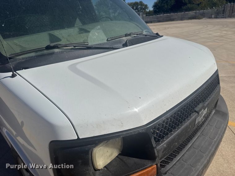 image for item EU6222 2014 Chevrolet Express 1500 van