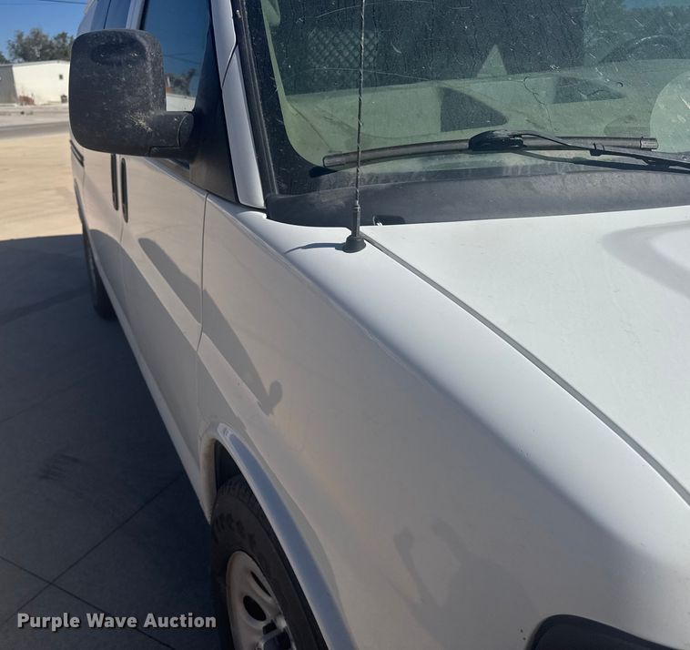 image for item EU6222 2014 Chevrolet Express 1500 van