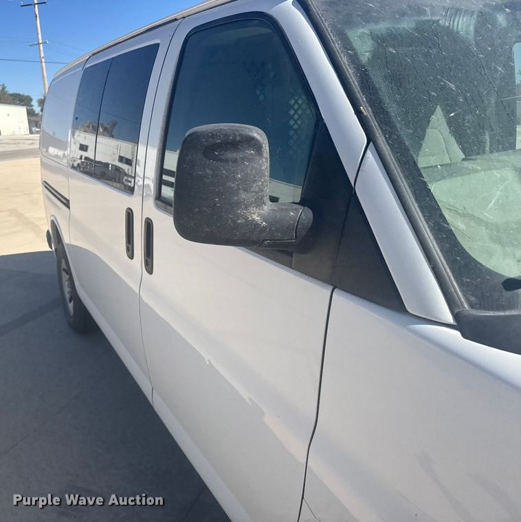 image for item EU6222 2014 Chevrolet Express 1500 van