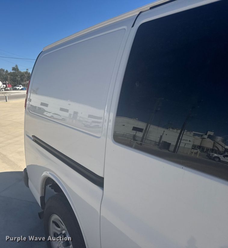 image for item EU6222 2014 Chevrolet Express 1500 van