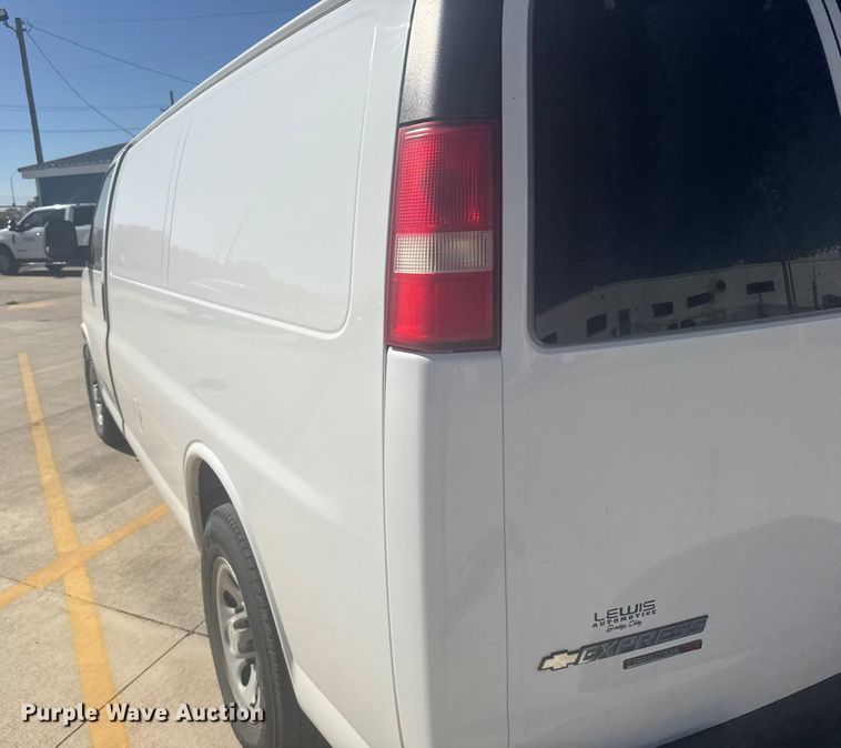 image for item EU6222 2014 Chevrolet Express 1500 van
