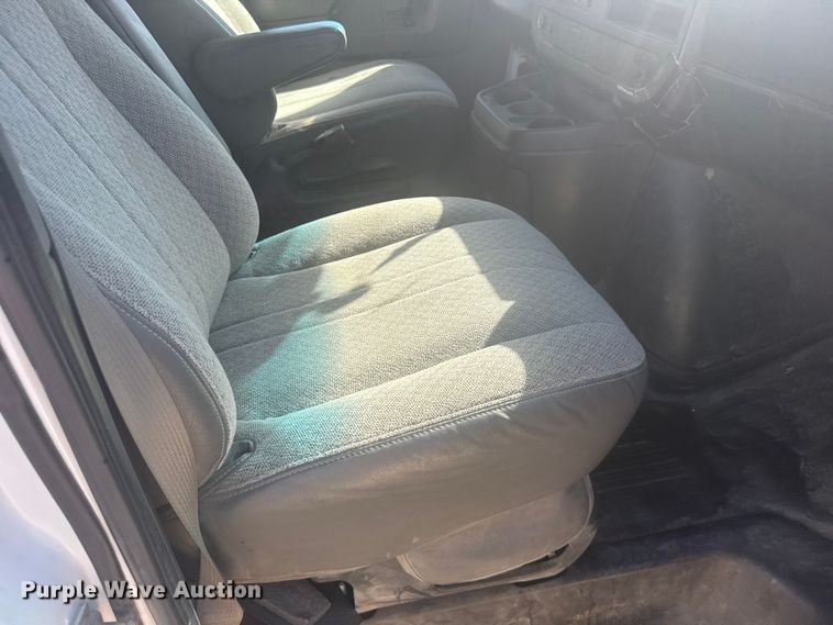 image for item EU6222 2014 Chevrolet Express 1500 van