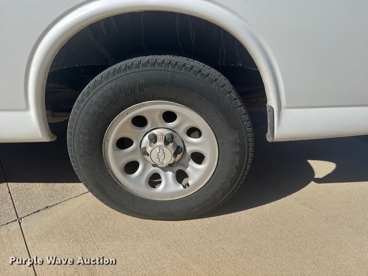 image for item EU6222 2014 Chevrolet Express 1500 van