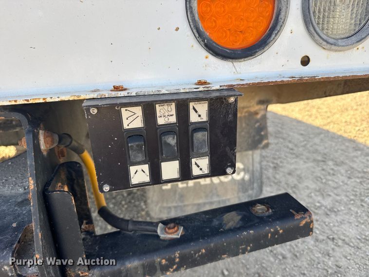 image for item EU6224 2016 Ford F550 Super Duty XL bucket truck