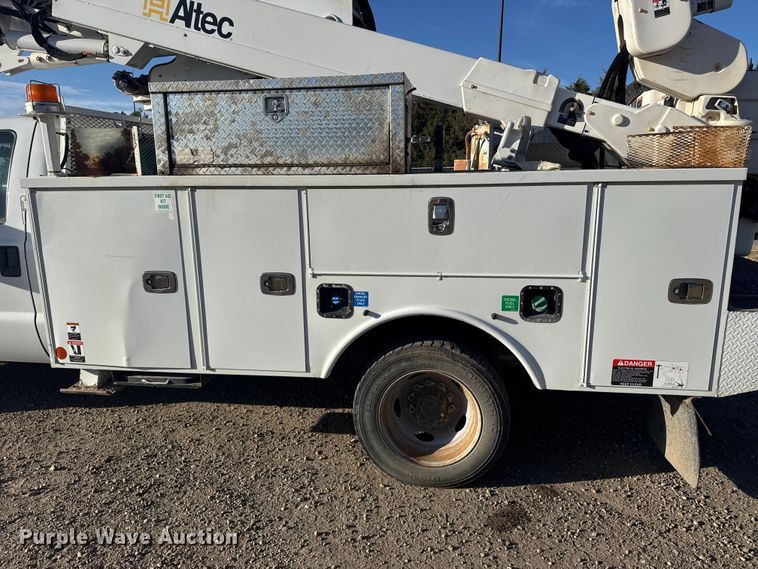 image for item EU6224 2016 Ford F550 Super Duty XL bucket truck