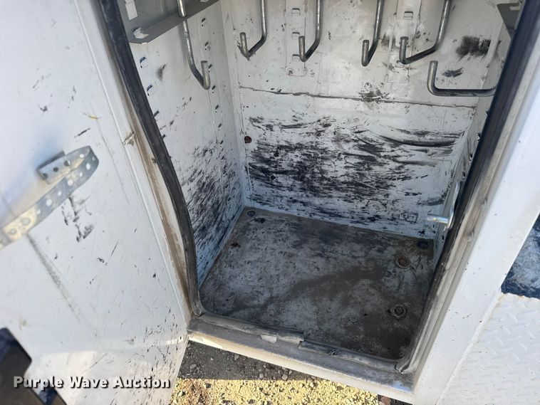 image for item EU6224 2016 Ford F550 Super Duty XL bucket truck