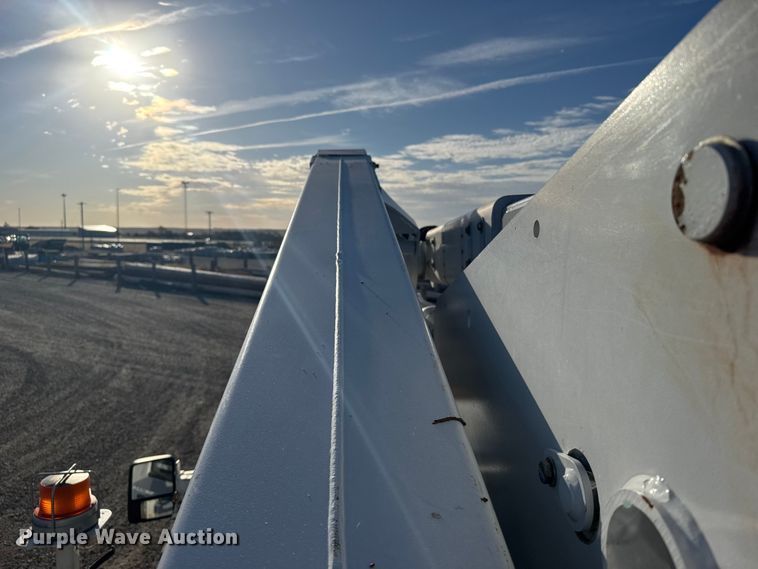 image for item EU6224 2016 Ford F550 Super Duty XL bucket truck