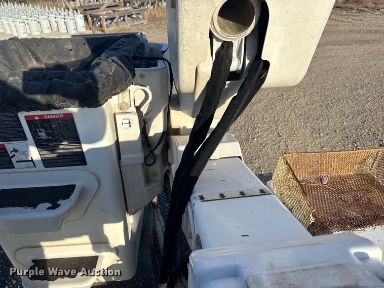 image for item EU6224 2016 Ford F550 Super Duty XL bucket truck