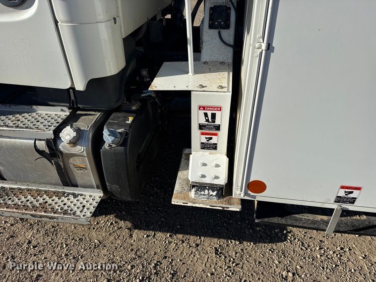 image for item EU6225 2014 Freightliner Business Class M2 digger derrick truck