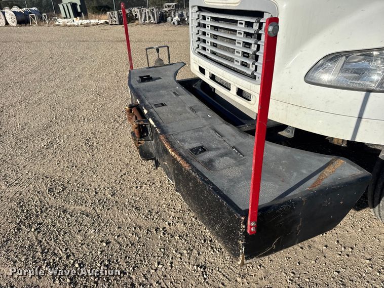 image for item EU6225 2014 Freightliner Business Class M2 digger derrick truck