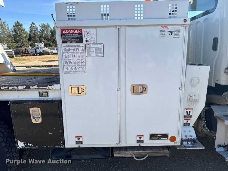 image for item EU6225 2014 Freightliner Business Class M2 digger derrick truck