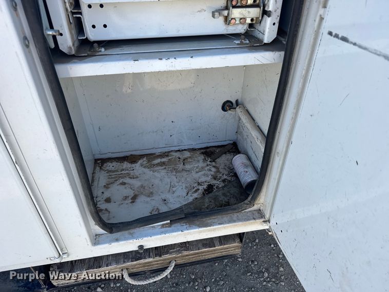 image for item EU6225 2014 Freightliner Business Class M2 digger derrick truck