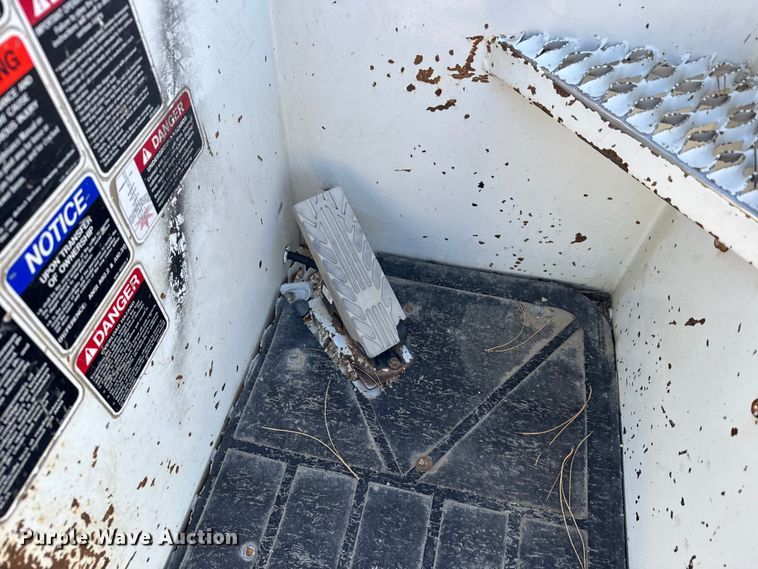 image for item EU6225 2014 Freightliner Business Class M2 digger derrick truck