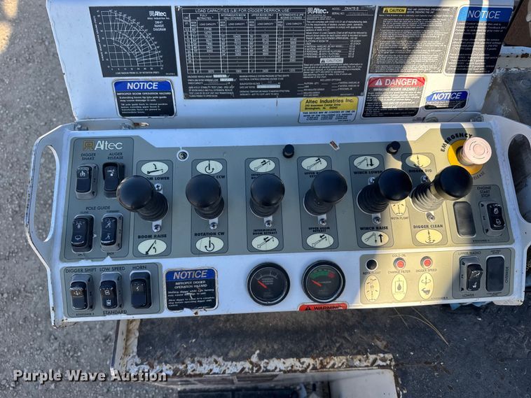 image for item EU6225 2014 Freightliner Business Class M2 digger derrick truck