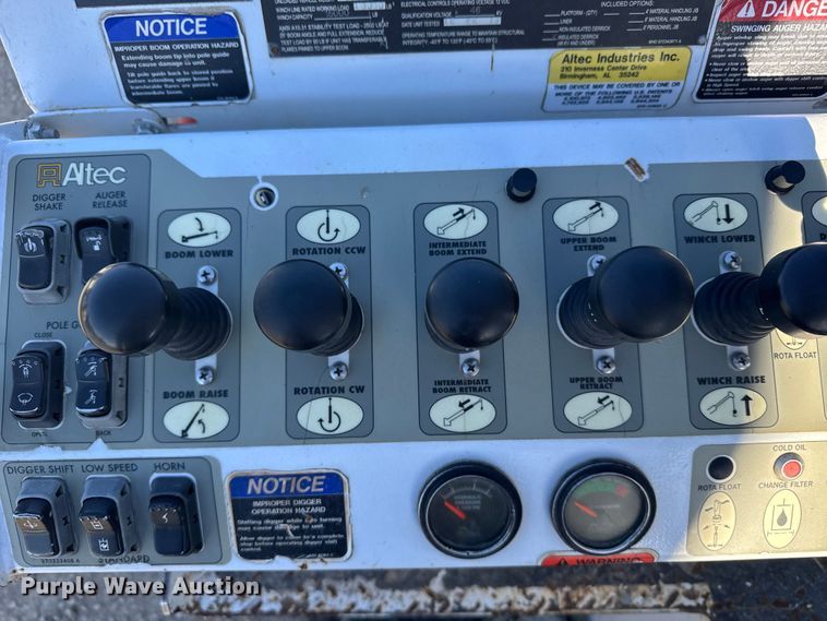 image for item EU6225 2014 Freightliner Business Class M2 digger derrick truck