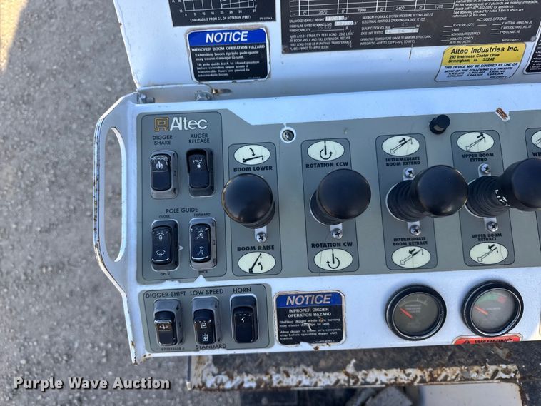 image for item EU6225 2014 Freightliner Business Class M2 digger derrick truck