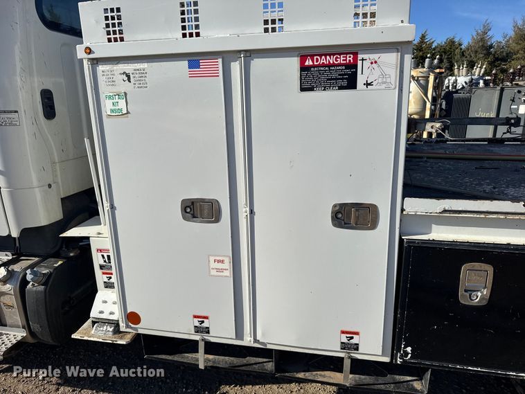 image for item EU6225 2014 Freightliner Business Class M2 digger derrick truck