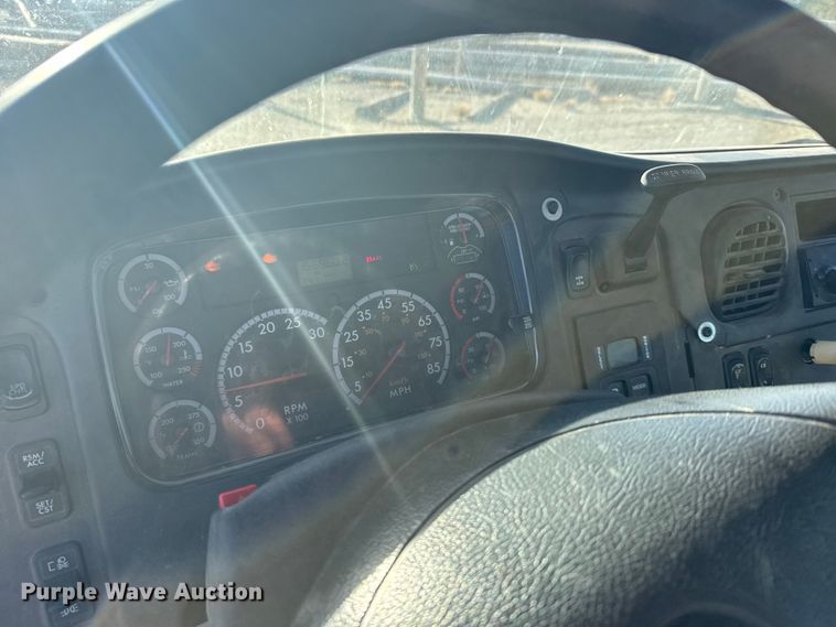 image for item EU6225 2014 Freightliner Business Class M2 digger derrick truck