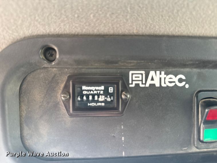 image for item EU6225 2014 Freightliner Business Class M2 digger derrick truck