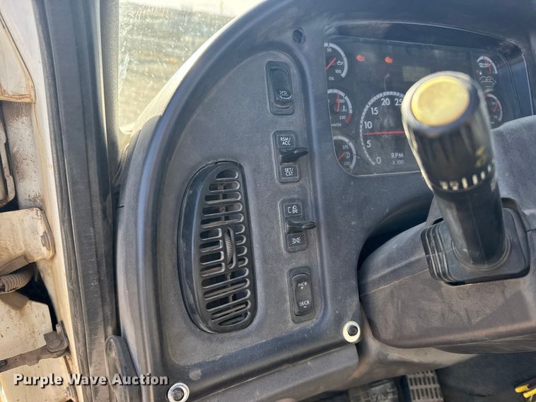 image for item EU6225 2014 Freightliner Business Class M2 digger derrick truck