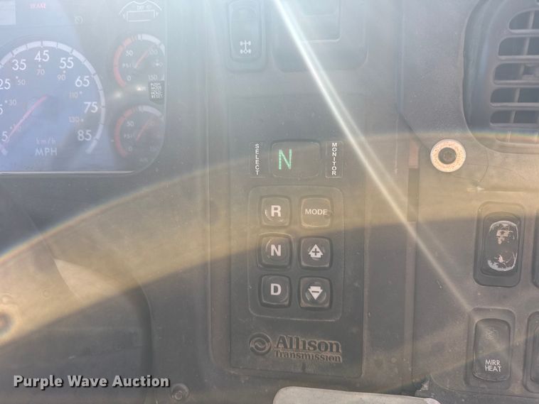 image for item EU6225 2014 Freightliner Business Class M2 digger derrick truck