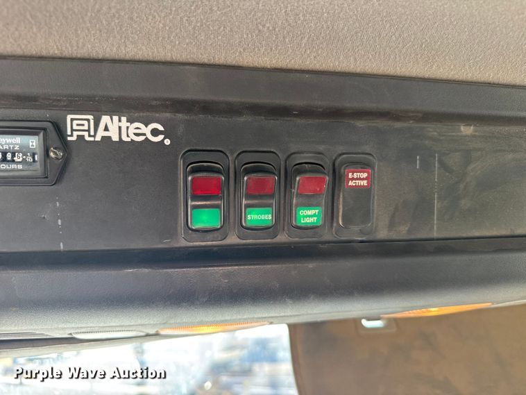 image for item EU6225 2014 Freightliner Business Class M2 digger derrick truck