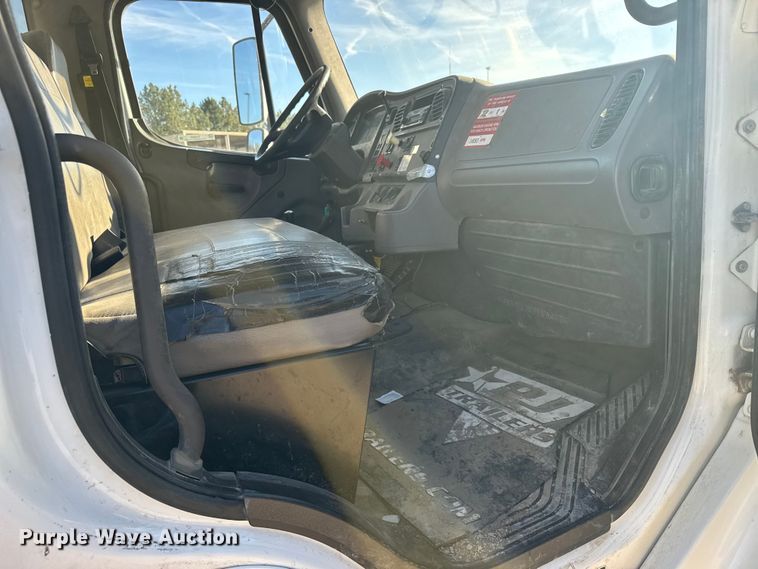 image for item EU6225 2014 Freightliner Business Class M2 digger derrick truck