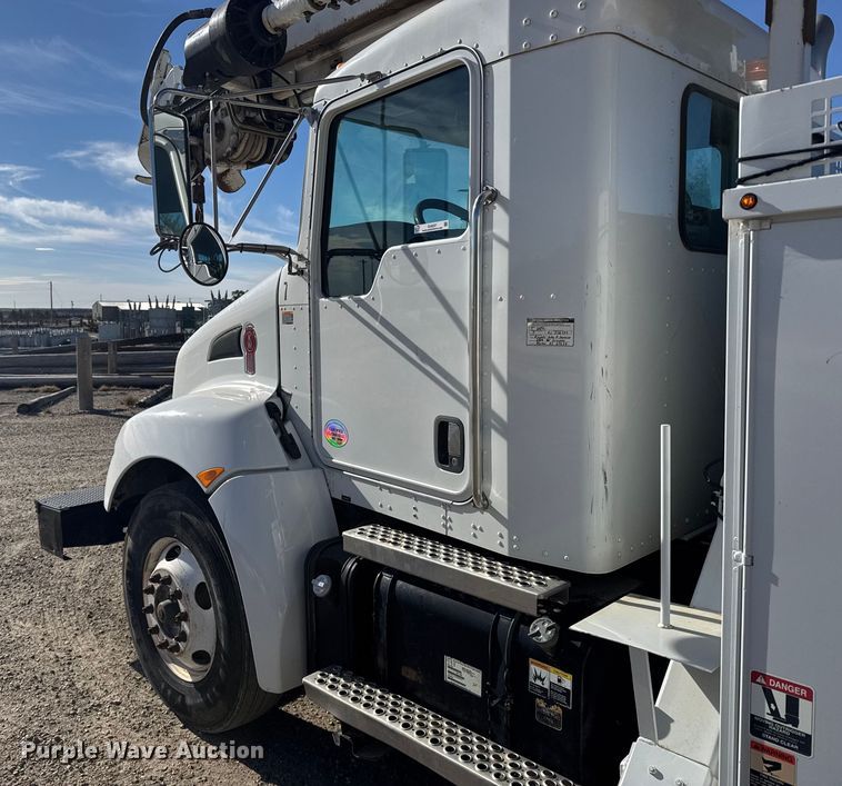 image for item EU6227 2011 Kenworth T3 Series digger derrick truck