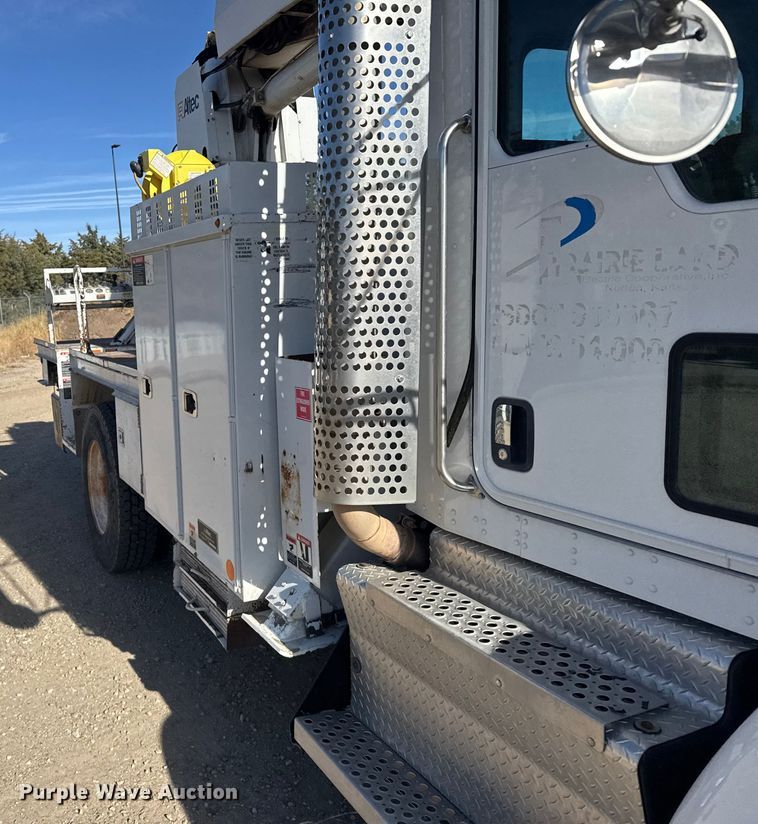 image for item EU6227 2011 Kenworth T3 Series digger derrick truck