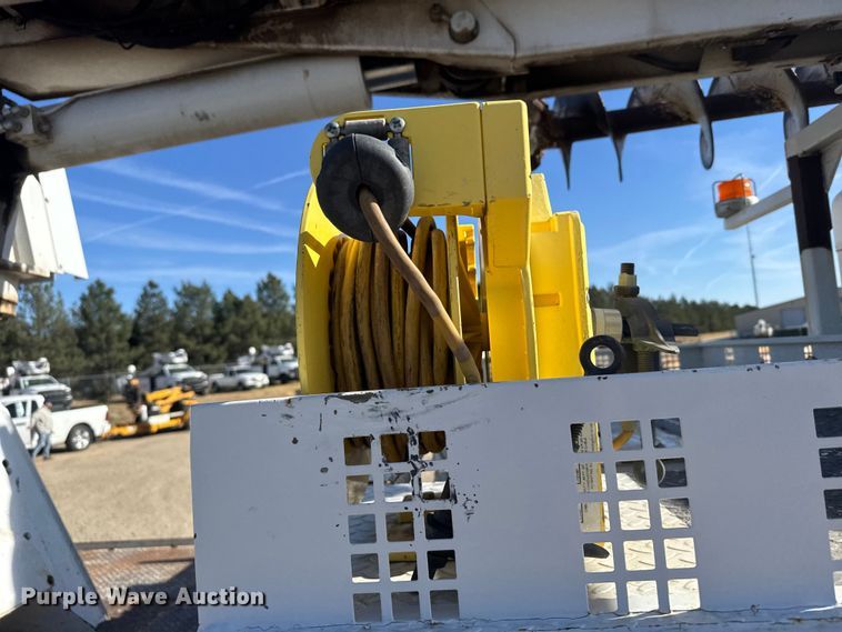 image for item EU6227 2011 Kenworth T3 Series digger derrick truck