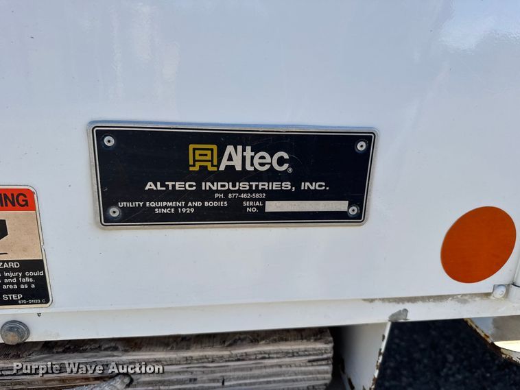 image for item EU6227 2011 Kenworth T3 Series digger derrick truck