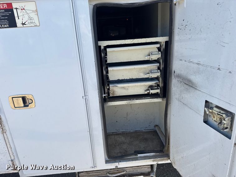 image for item EU6227 2011 Kenworth T3 Series digger derrick truck