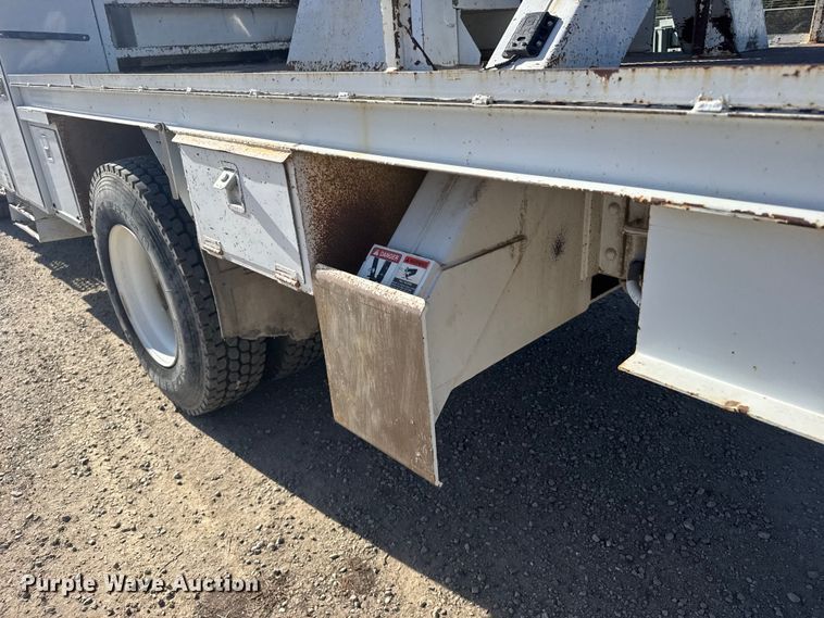 image for item EU6227 2011 Kenworth T3 Series digger derrick truck