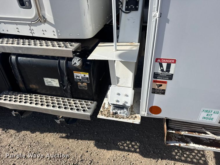 image for item EU6227 2011 Kenworth T3 Series digger derrick truck