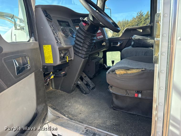 image for item EU6227 2011 Kenworth T3 Series digger derrick truck