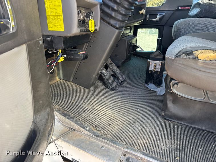 image for item EU6227 2011 Kenworth T3 Series digger derrick truck