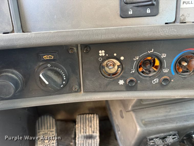 image for item EU6227 2011 Kenworth T3 Series digger derrick truck