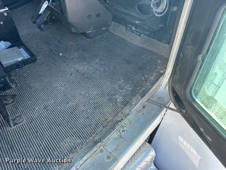 image for item EU6227 2011 Kenworth T3 Series digger derrick truck