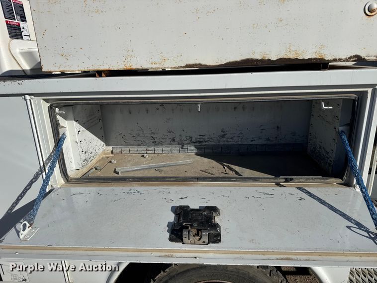 image for item EU6228 2016 Ford F550 Super Duty  bucket truck