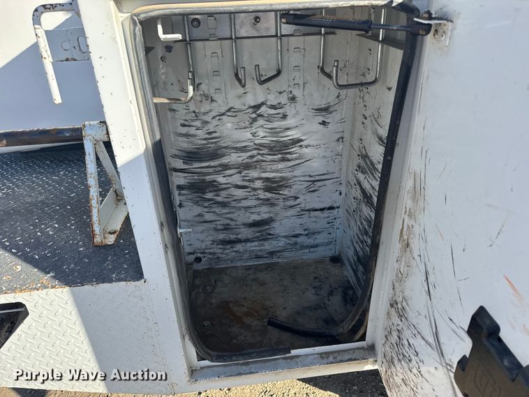 image for item EU6228 2016 Ford F550 Super Duty  bucket truck