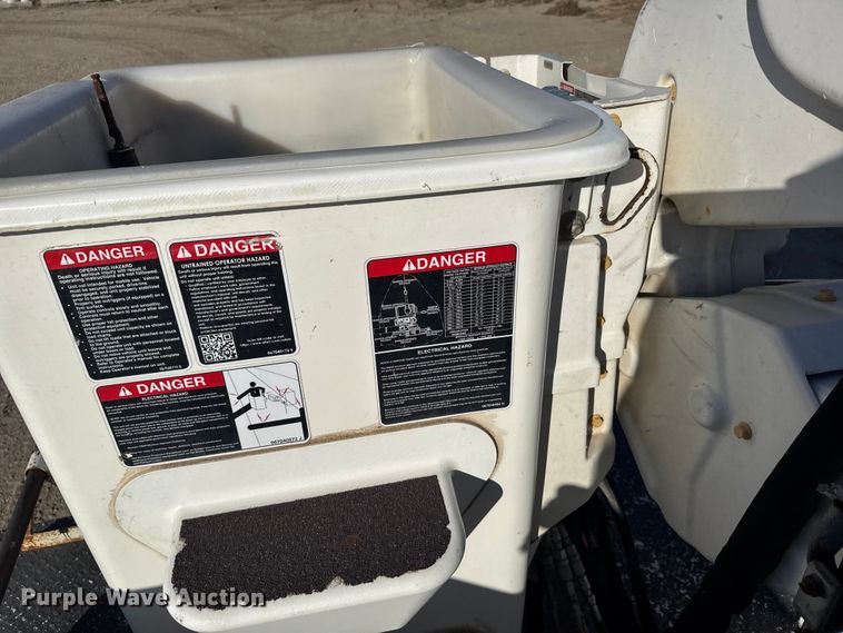 image for item EU6228 2016 Ford F550 Super Duty  bucket truck