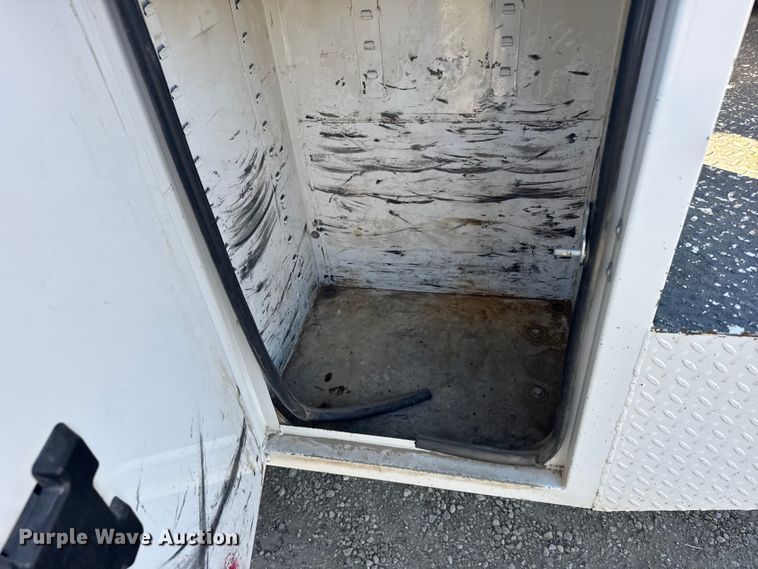 image for item EU6228 2016 Ford F550 Super Duty  bucket truck