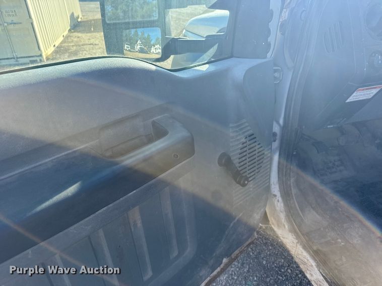 image for item EU6228 2016 Ford F550 Super Duty  bucket truck