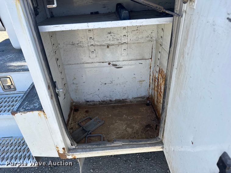 image for item EU6230 2016 Ford F550 Super Duty bucket truck