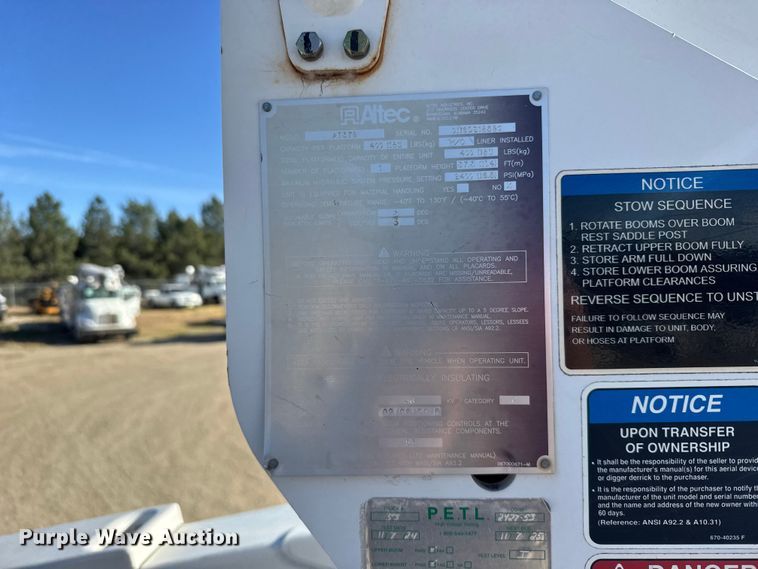 image for item EU6230 2016 Ford F550 Super Duty bucket truck