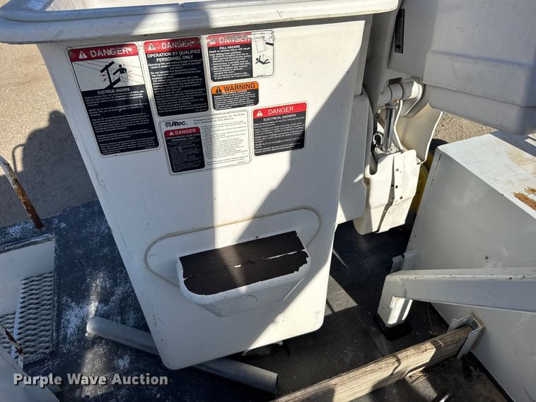 image for item EU6230 2016 Ford F550 Super Duty bucket truck